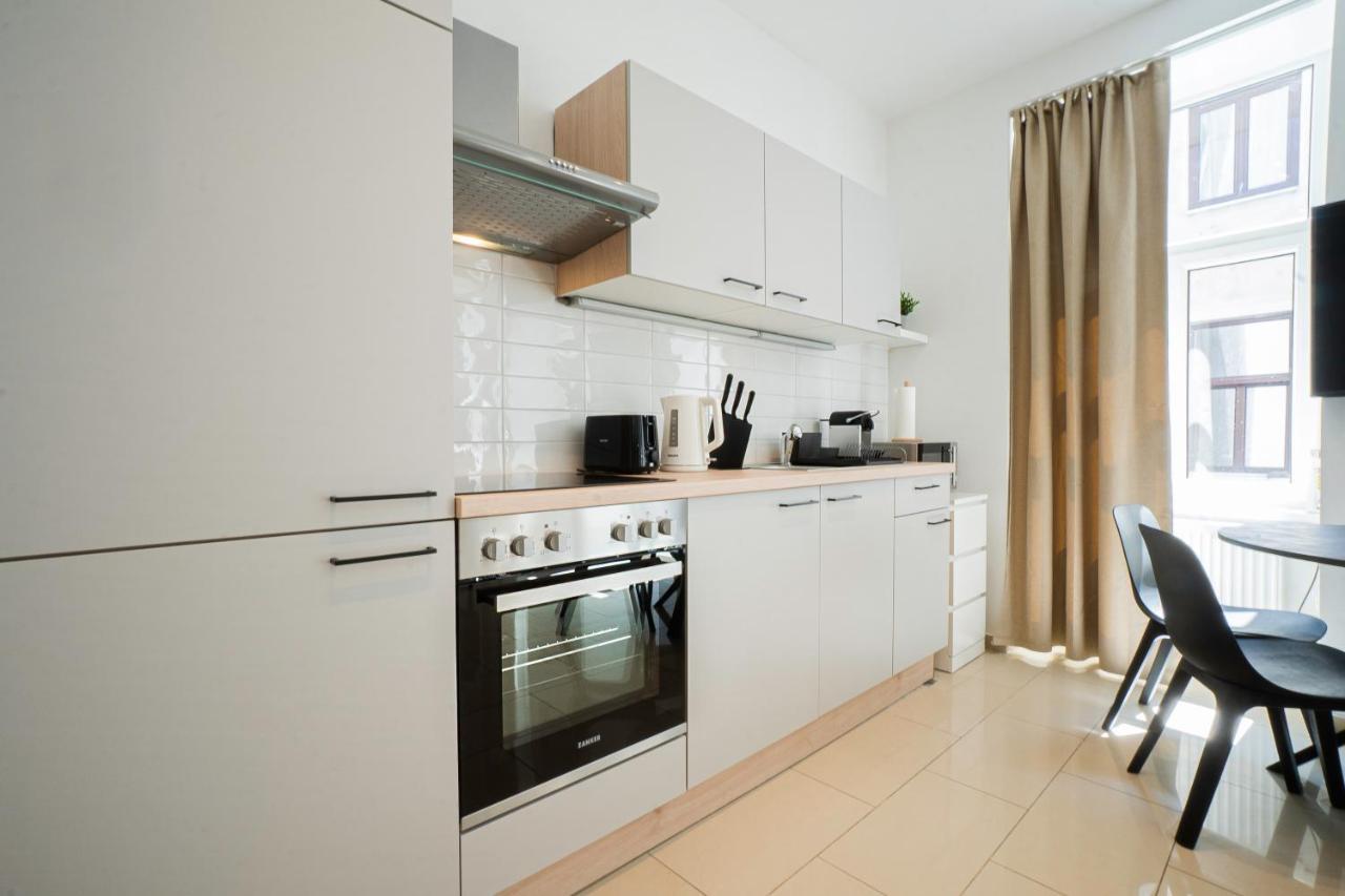 Chic Newly-Renovated Apartment Steps From Subway In Vienna'S Hernals District Exterior foto